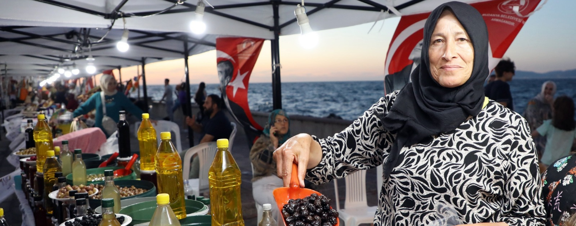 Tirilye'de Zeytin Çiçeği Festivali Coşkusu