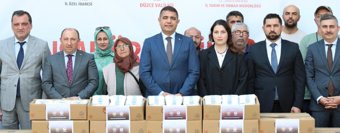 Arı Yemleri Törenle Dağıtıldı