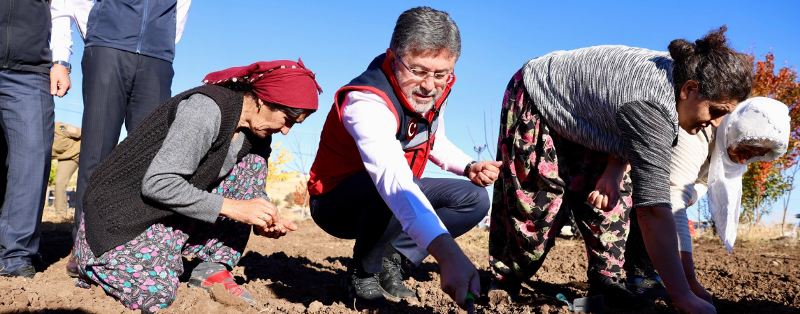 Bakan Yumaklı Dağ Sarımsağı Ekim Programına Katıldı