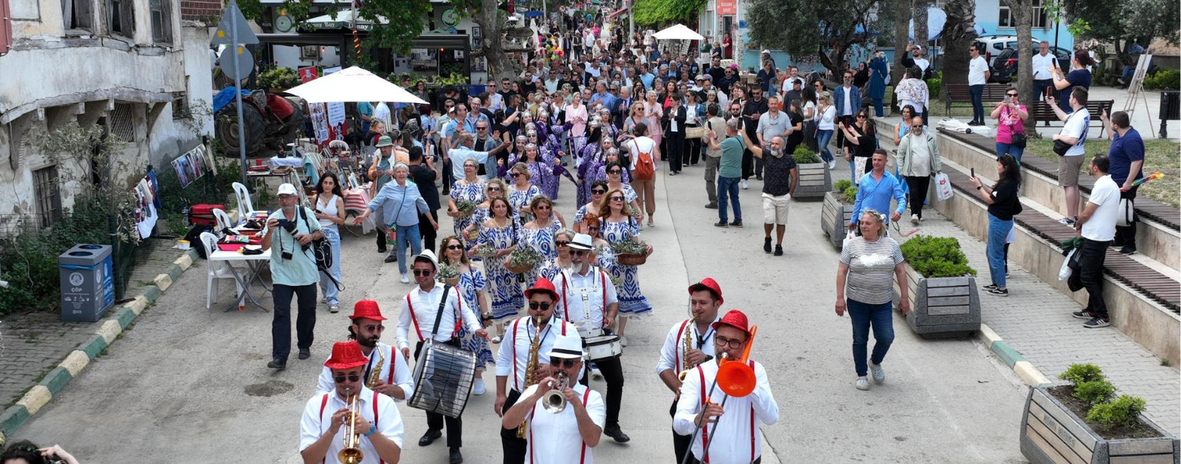 Tirilye Zeytin Çiçeği Festivali Coşkulu Kutlamalarla Başladı